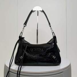 Picture of Balenciaga Handbags _SKUfw220056287fw
